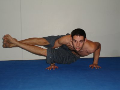 ashtavakrasana